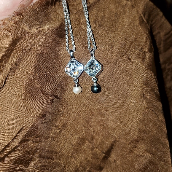 Two Vantal Pearls Spotlight Necklaces - Picture 2 of 4